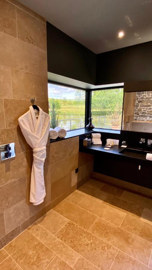 Domaine De Rymska & Spa - Relais & Chateaux Saint-Jean-de-Trézy المظهر الخارجي الصورة