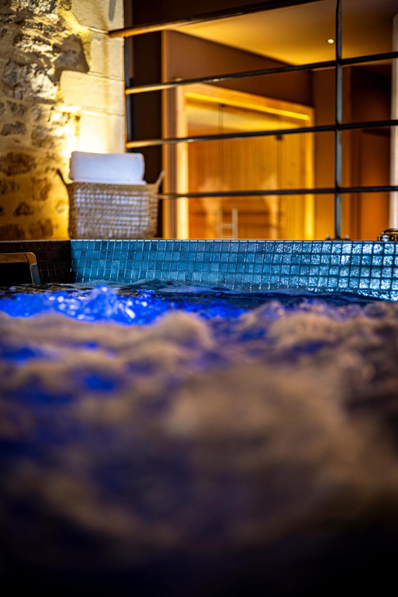 Domaine De Rymska & Spa - Relais & Chateaux Saint-Jean-de-Trézy المظهر الخارجي الصورة